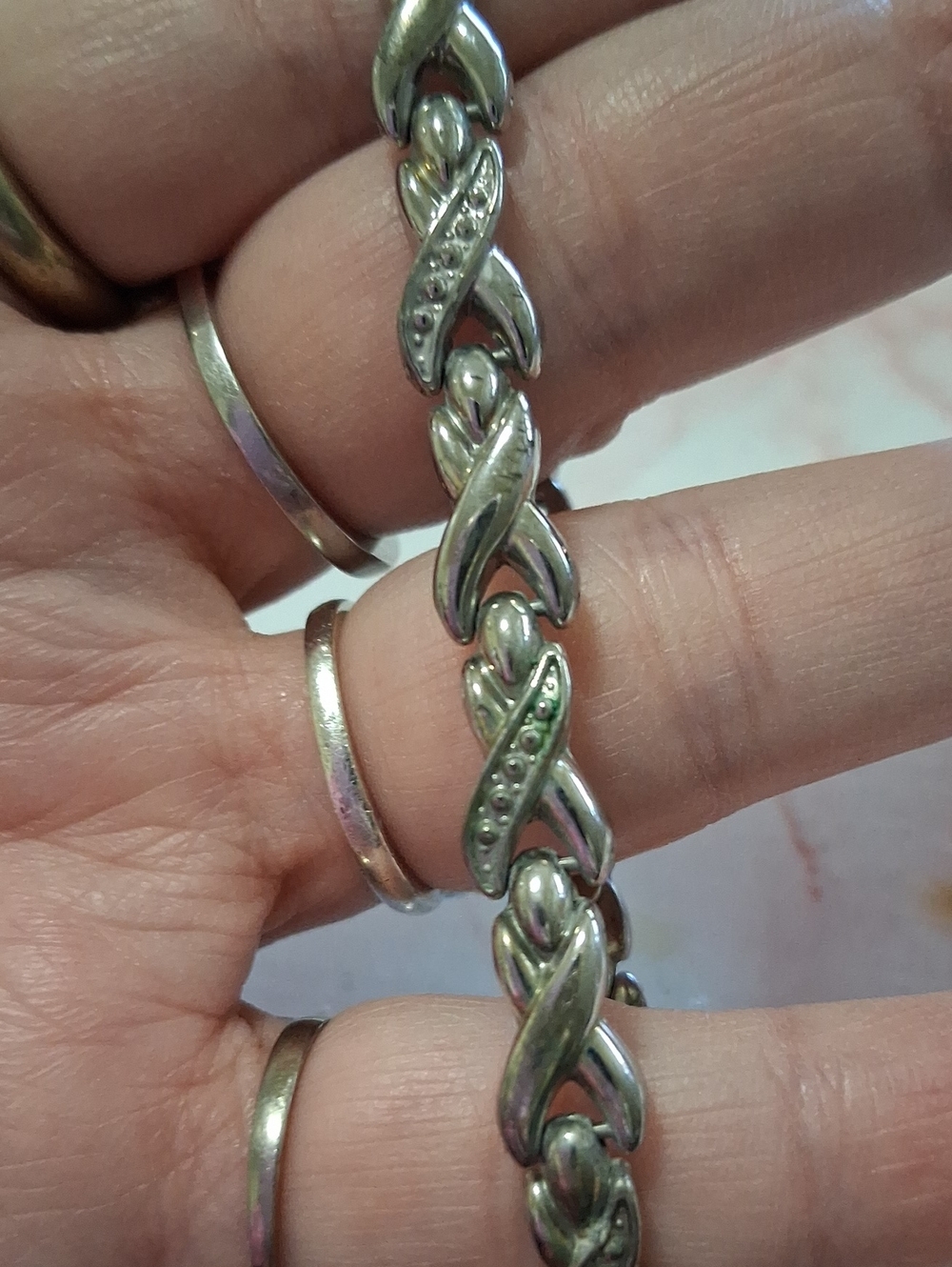Source Unknown Silver Tone Twist Link Bracelet with X Motif